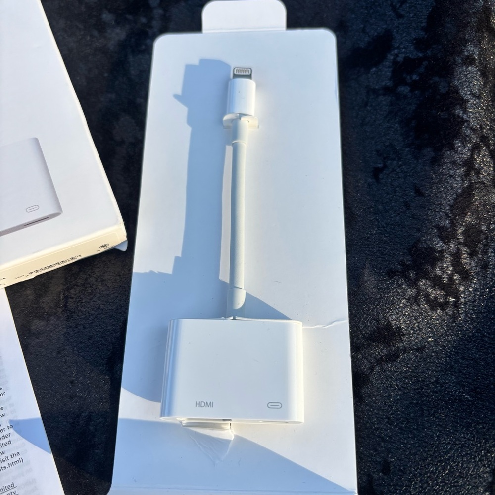 New in Box Apple Digital Lightning to HDMI Adapter iPhone iPad - Picture 3 of 5